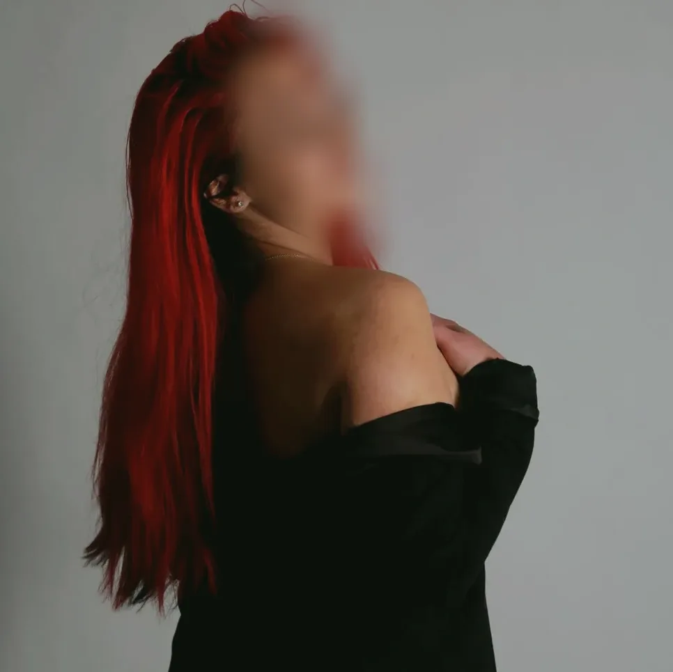Ayesha, 25