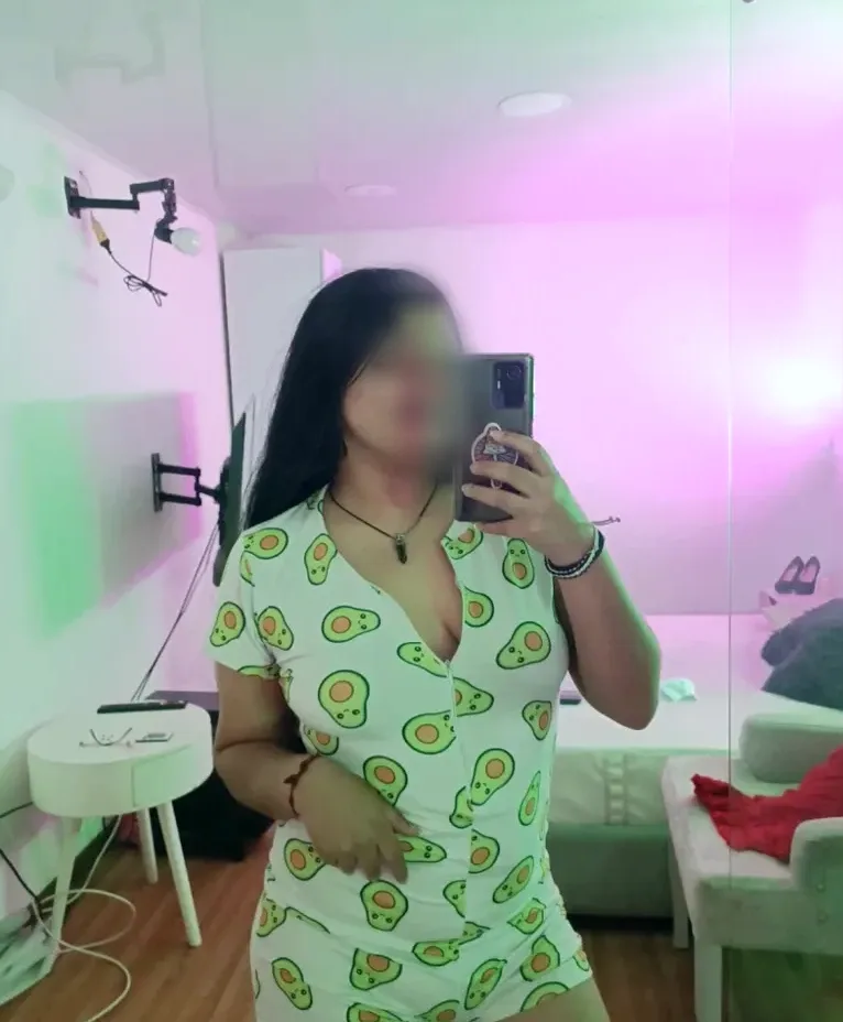 Caitlin, 26